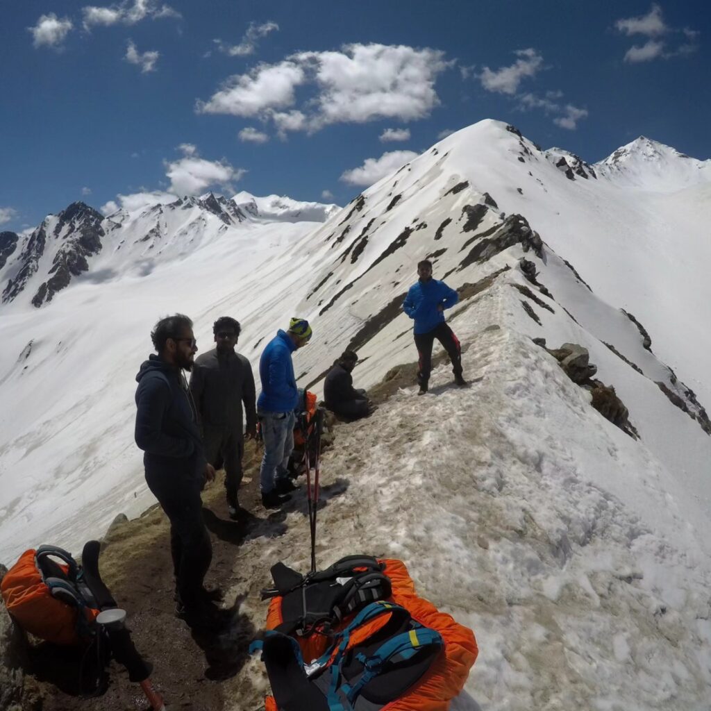 Trekking Group At Sar Pass [Photo Credit: Heav Riders India]